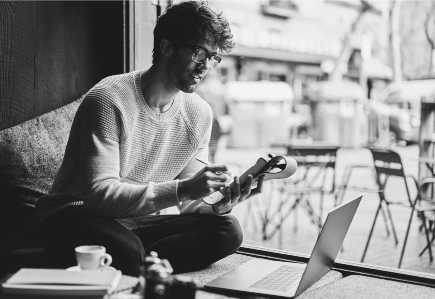 Преподаватель проводит индивидуальную консультацию по развитию самосознания